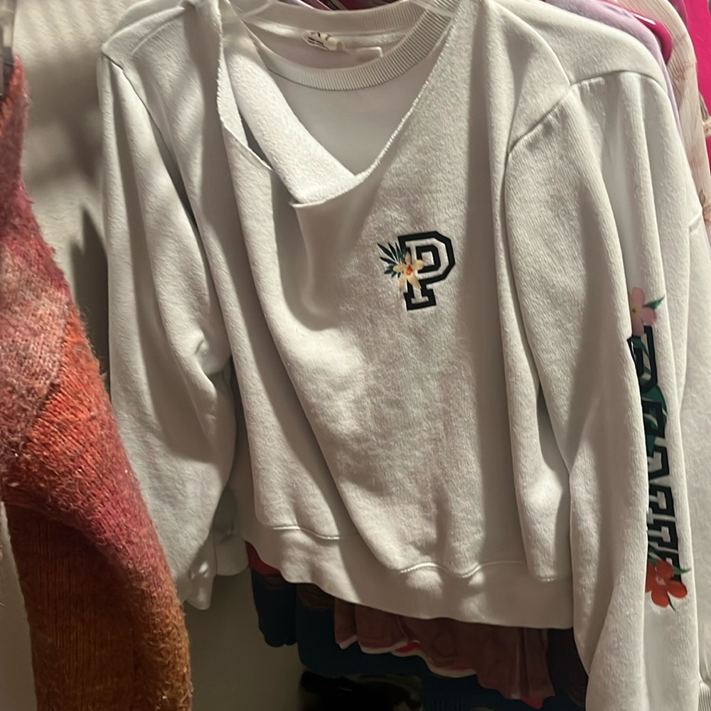 Victoria’s Secret sweatshirt whit with pink
